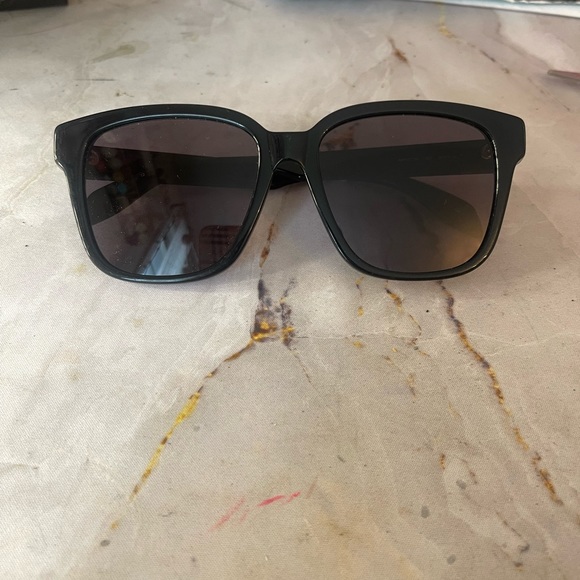 Alexander McQueen Women's Sunglasses - Grey Oversized Lens AM0331SK-3001 - Picture 4 of 10